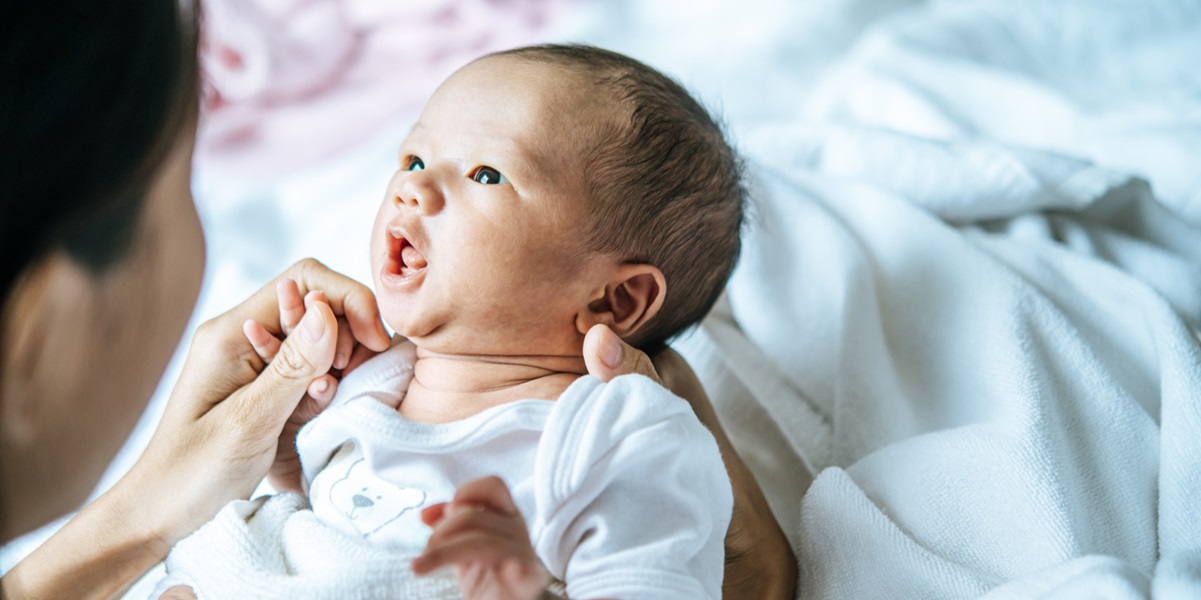 cara mengatasi bayi cegukan terus menerus
