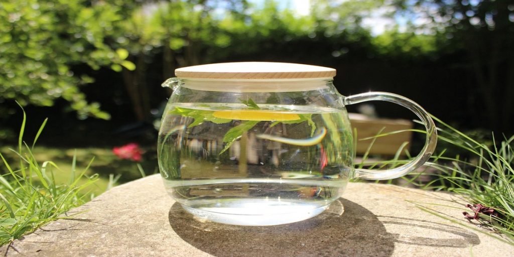 Cara membuat infused water untuk diet