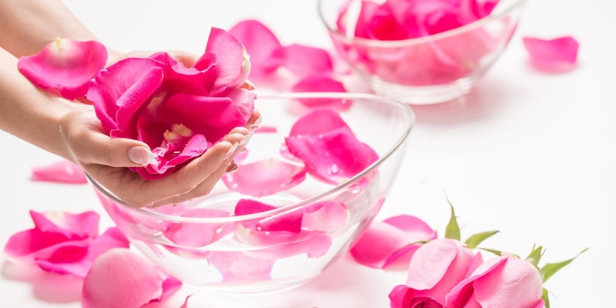 apa manfaat air mawar untuk wajah dan kulit