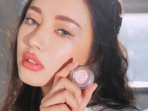 Makeup glitter