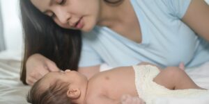 posisi tidur setelah melahirkan normal