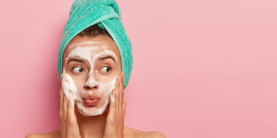 7 Rekomendasi Face Wash Kulit Kering Dan Tips Cuci Muka - Yoona