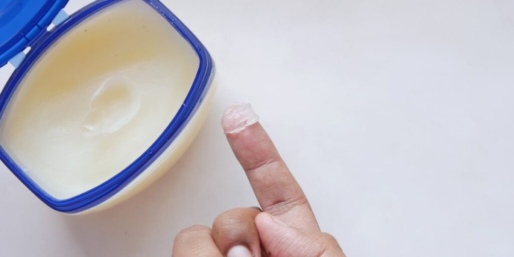 manfaat vaselline untuk wajah