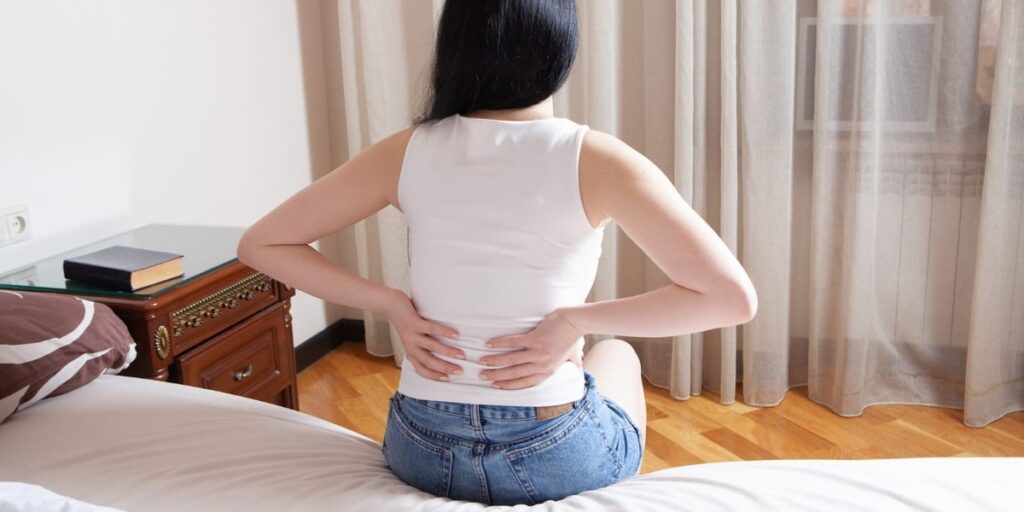 perbedaan sakit pinggang karena haid dan hamil