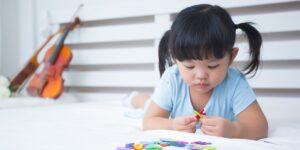 cara melatih motorik halus anak