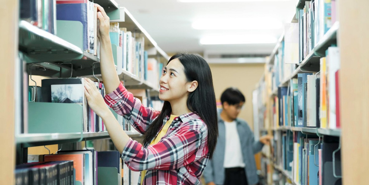 belajar sejarah di perpustakaan cara merayakan kemerdekaan versi anak muda