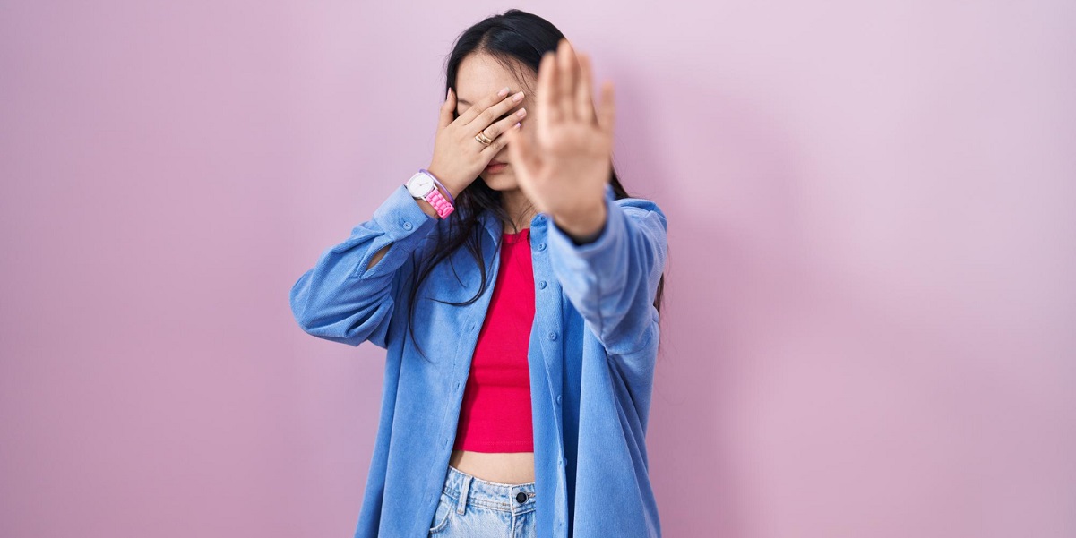 kalazion penyebab benjolan kecil di kelopak mata bagian dalam atas