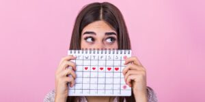 hanya keluar flek coklat dan belum kunjung menstruasi