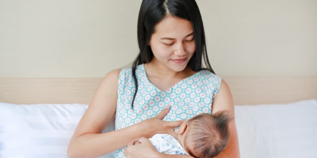 teknik menyusui bayi kembar dan posisi yang benar