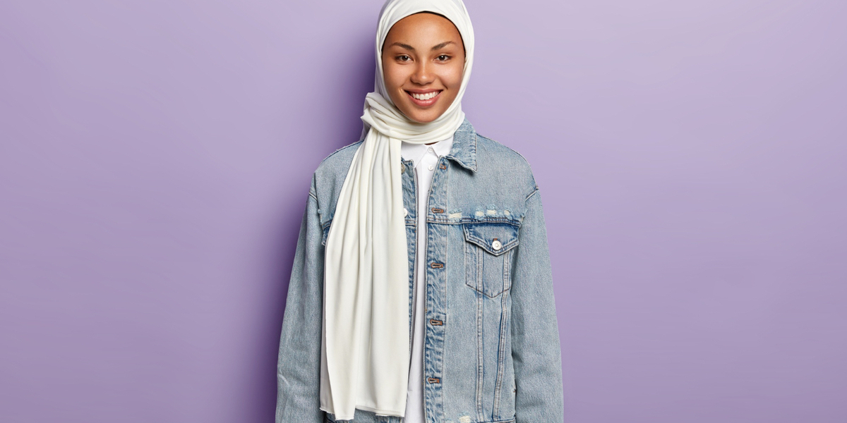 warna baju biru cocok dengan jilbab warna apa